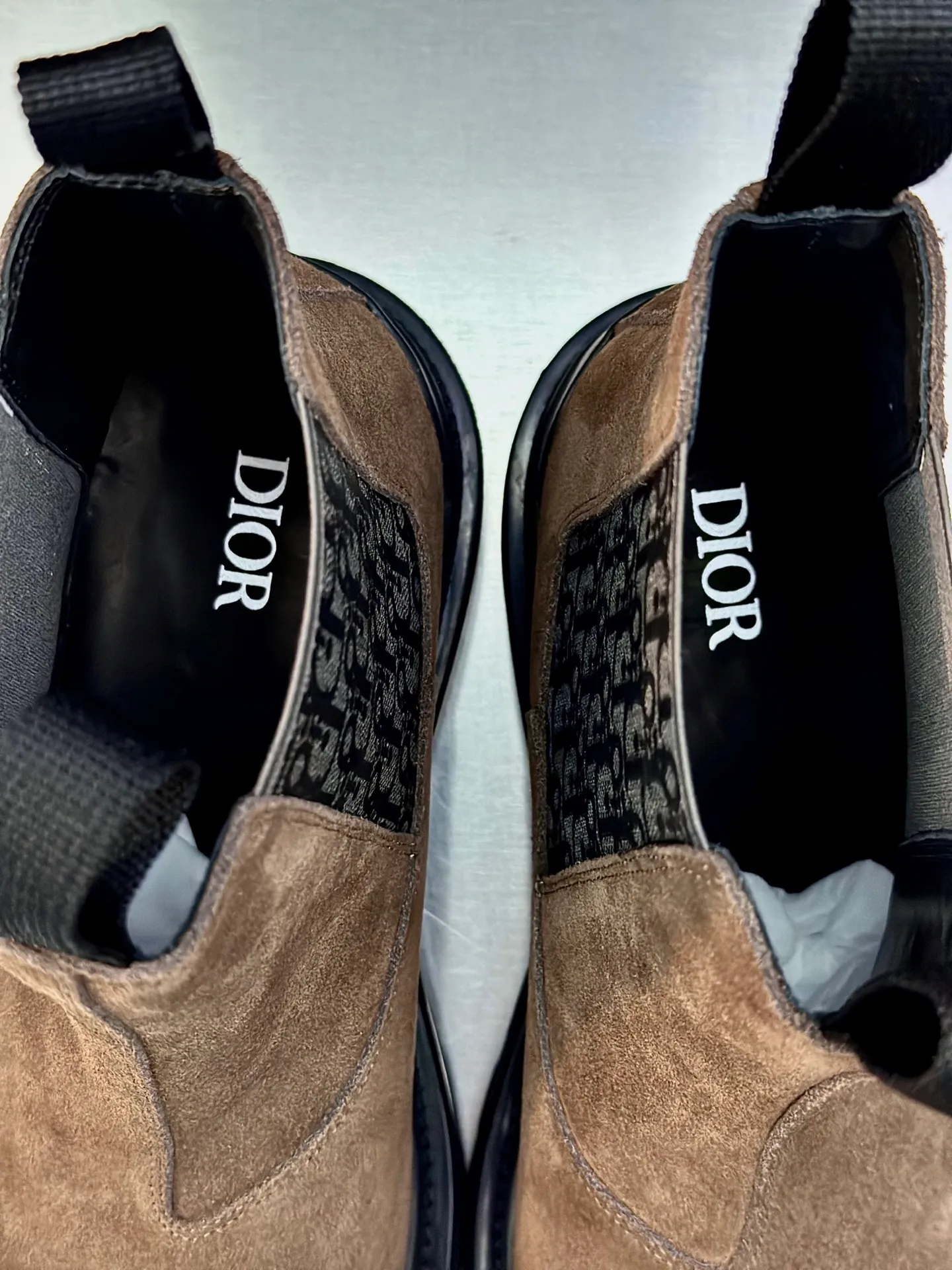 Men's shoes 💰920 Dior Dior high-top sneakers, top-quality goods produced in Dongguan, show version, leading counter trial style, Nappa cowhide material, light and breathable, soft and comfortable, easier to put on and take off, calfskin leather edging, distinctive sports style, genuine leather tongue Dior letter badge, showing the brand style, lightweight embossed pattern rubber sole, light and genuine leather feet, with original packaging Size: 39-40-41-42-43-44 (45, 46 customized) leather shoe size